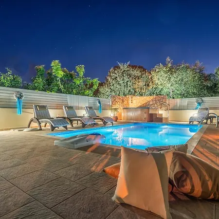 Fiorentinos Villa Tragaki
