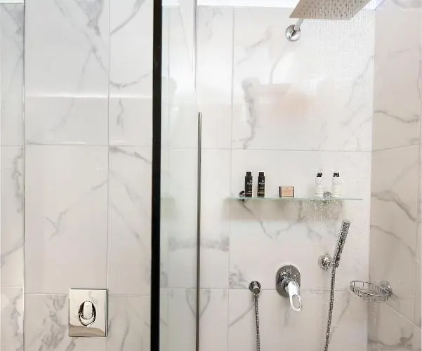 Fiorentinos فيلة *