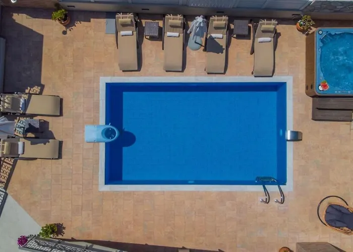 فيلة Fiorentinos تراغاكي